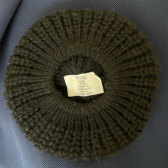 Black PomPom Beanie Beret - Picture 4 of 4